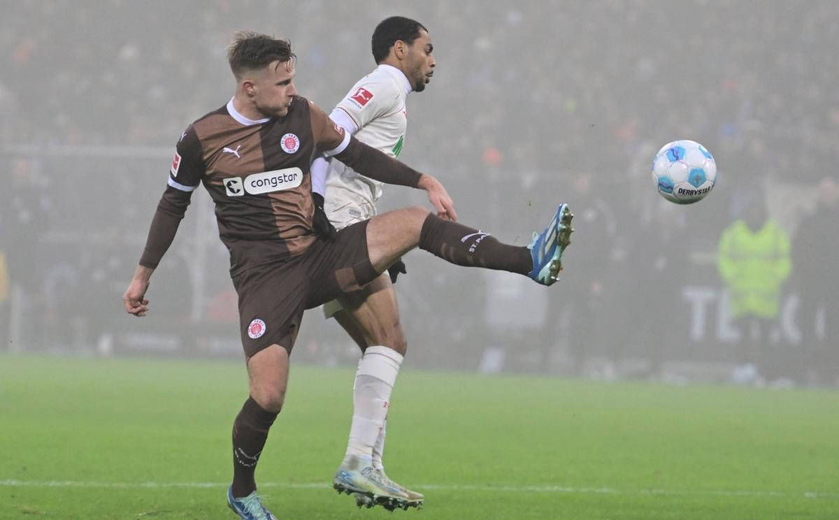 关于奥格斯堡主场大败，保级形势岌岌可危的信息