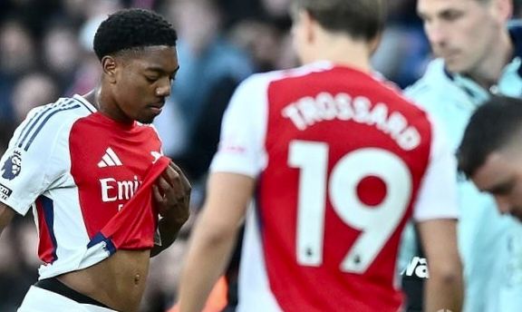 开云下载-包含曼城客场逆转斯威兹，保持英超争冠压力的词条