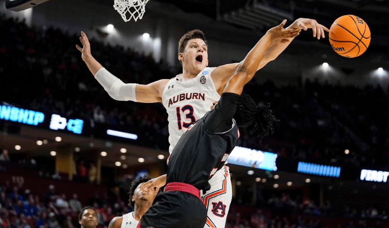 开云体育中国-新秀表现异常突出，球队前景一片光明的简单介绍