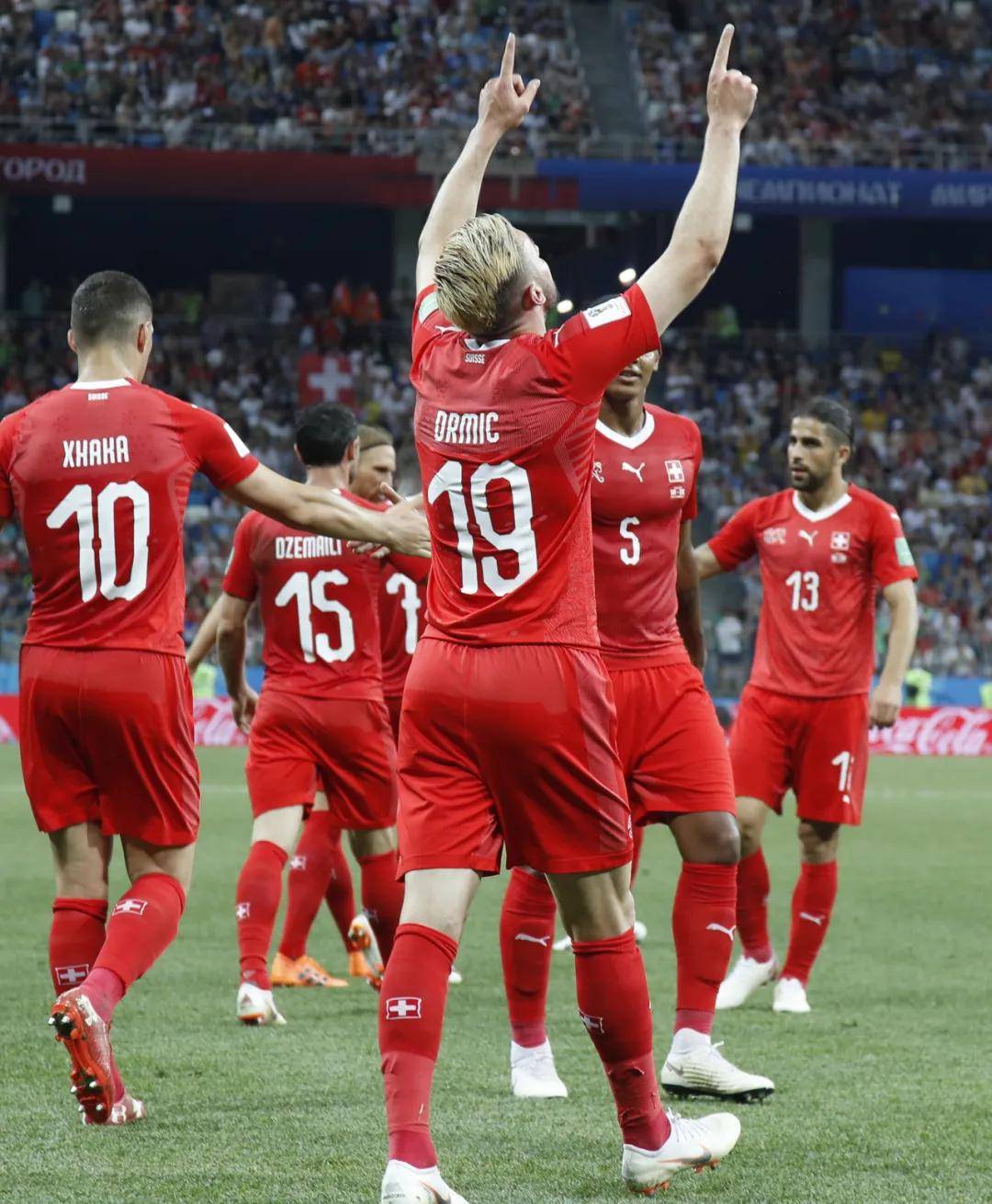 关于塞尔维亚队惊险出线，备受关注地将在国际足球赛场上争夺荣誉的信息