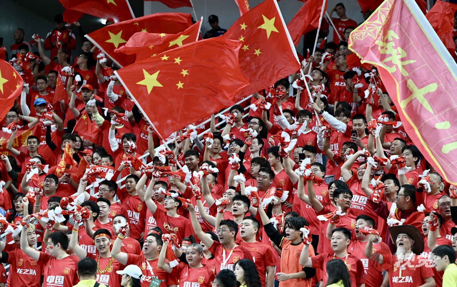 开云体育官方网站-纵情足球竞技场上，国内球队气势如虹的简单介绍