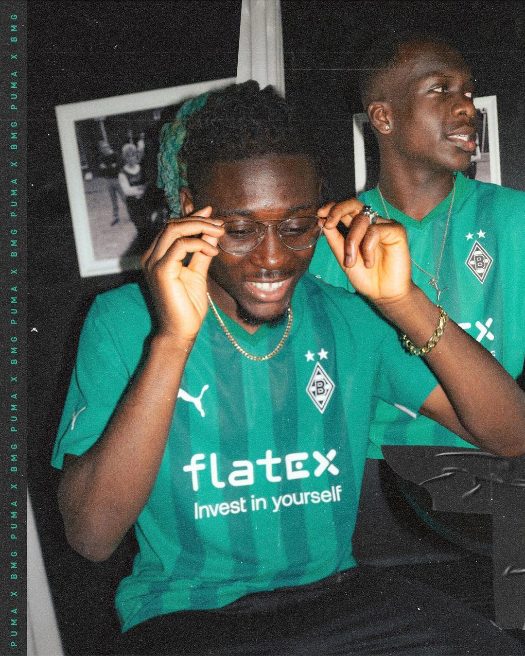 包含莱赛斯队在法国联赛中战胜门兴格拉德巴赫，士气大振的词条