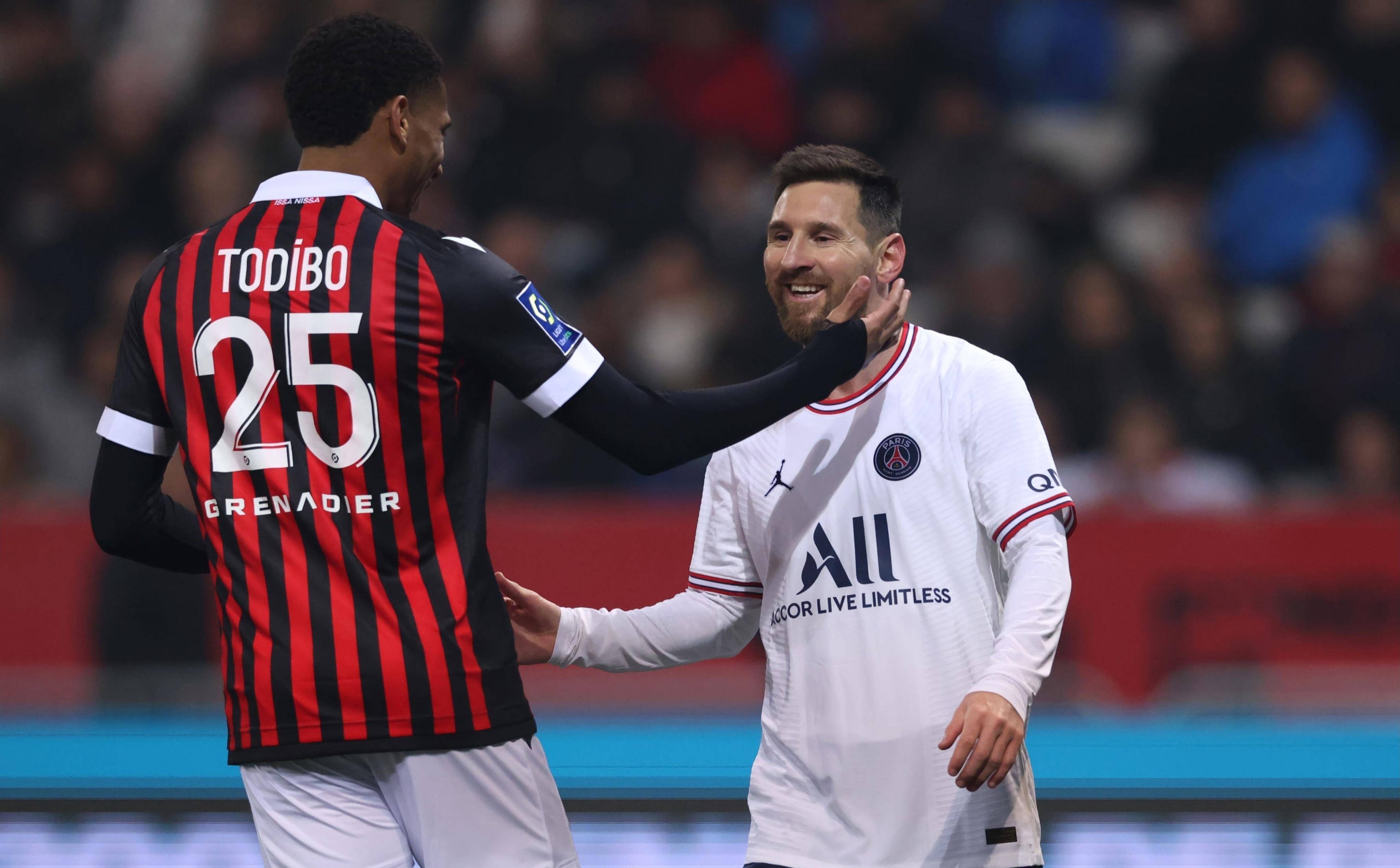 包含英超劲旅豪取胜利，欧冠抗衡形势明朗的词条