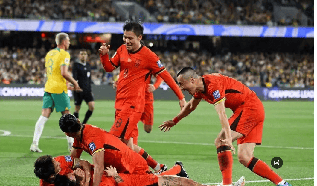 开云体育app-精彩比赛中出现争议判罚，球迷情绪激动