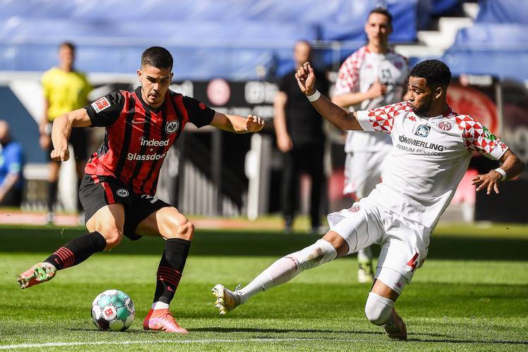 开云官网-门兴遭巴塞罗那淘汰，欧冠赛季终结