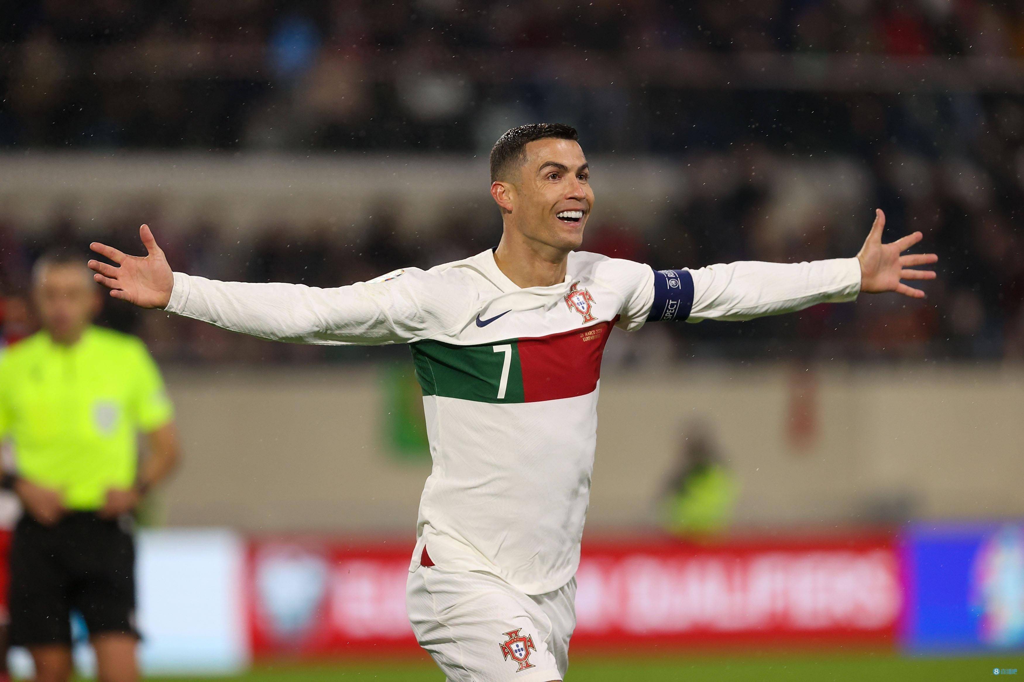 关于葡萄牙战平捷克，C罗在场均进球达成扬眉吐气的信息