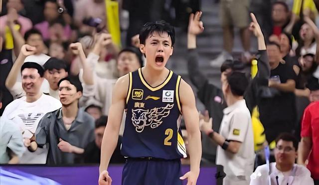 上海男篮尴尬失利,遭遇两连败厄运的简单介绍 上海男篮尴尬失利,遭遇两连败厄运的简单介绍