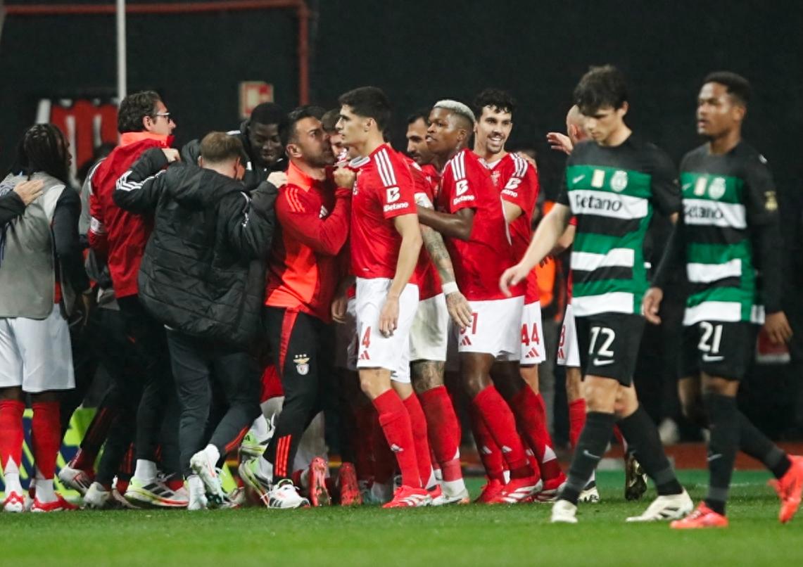 中场组织稳健，带领球队赢得比赛