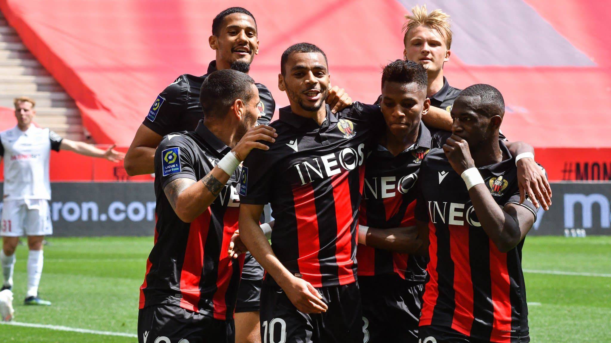 关于巴黎圣日耳曼主场大胜尼姆，保持不败的信息