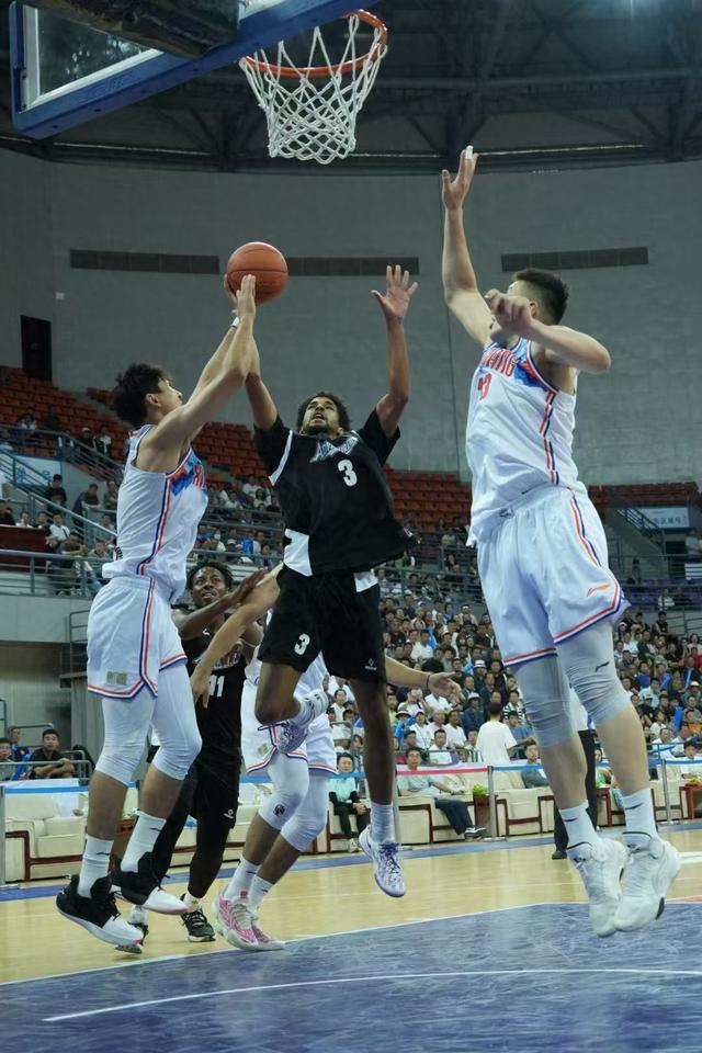 开云体育官方网站-青海队在主场比赛中全力以赴，实现了激烈对抗的简单介绍