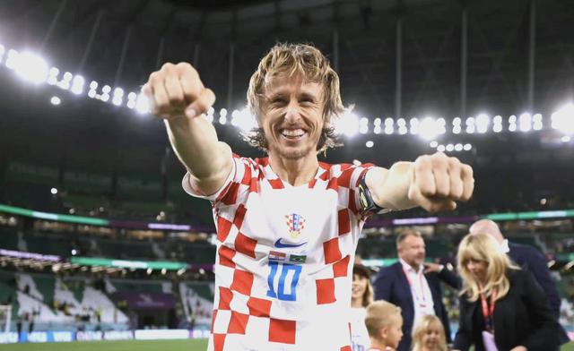 包含克罗地亚凭借团队合作力量赢得重要胜利，晋级下一轮比赛的词条