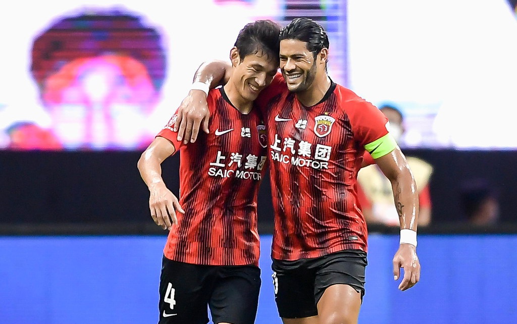 上海上港主场大胜大连一方，雄起领跑积分榜的简单介绍