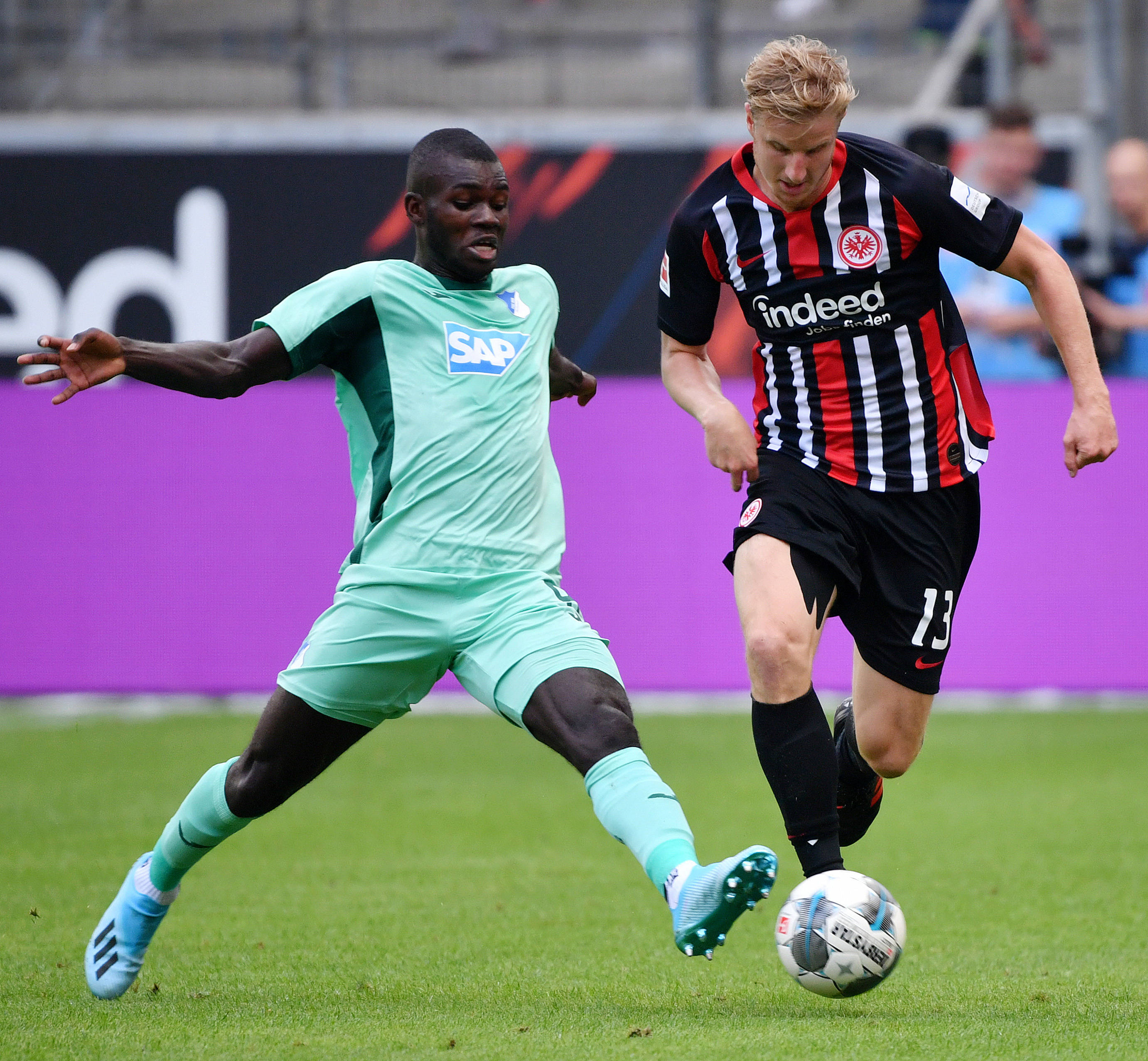 霍芬海姆球员团结一致赢得比赛的简单介绍