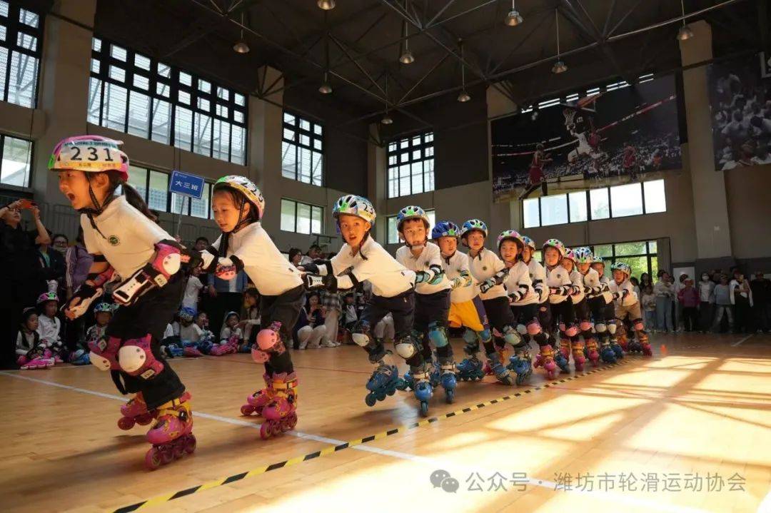 轮滑激情角逐，华丽转身夺冠