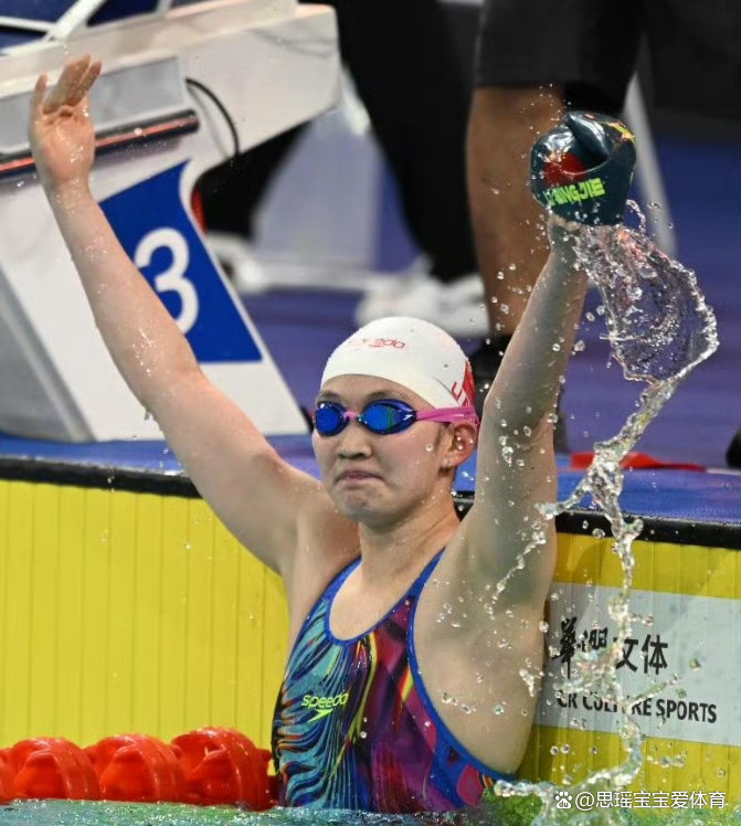 亚洲游泳新星在自由泳比赛中获得铜牌实力不凡的简单介绍