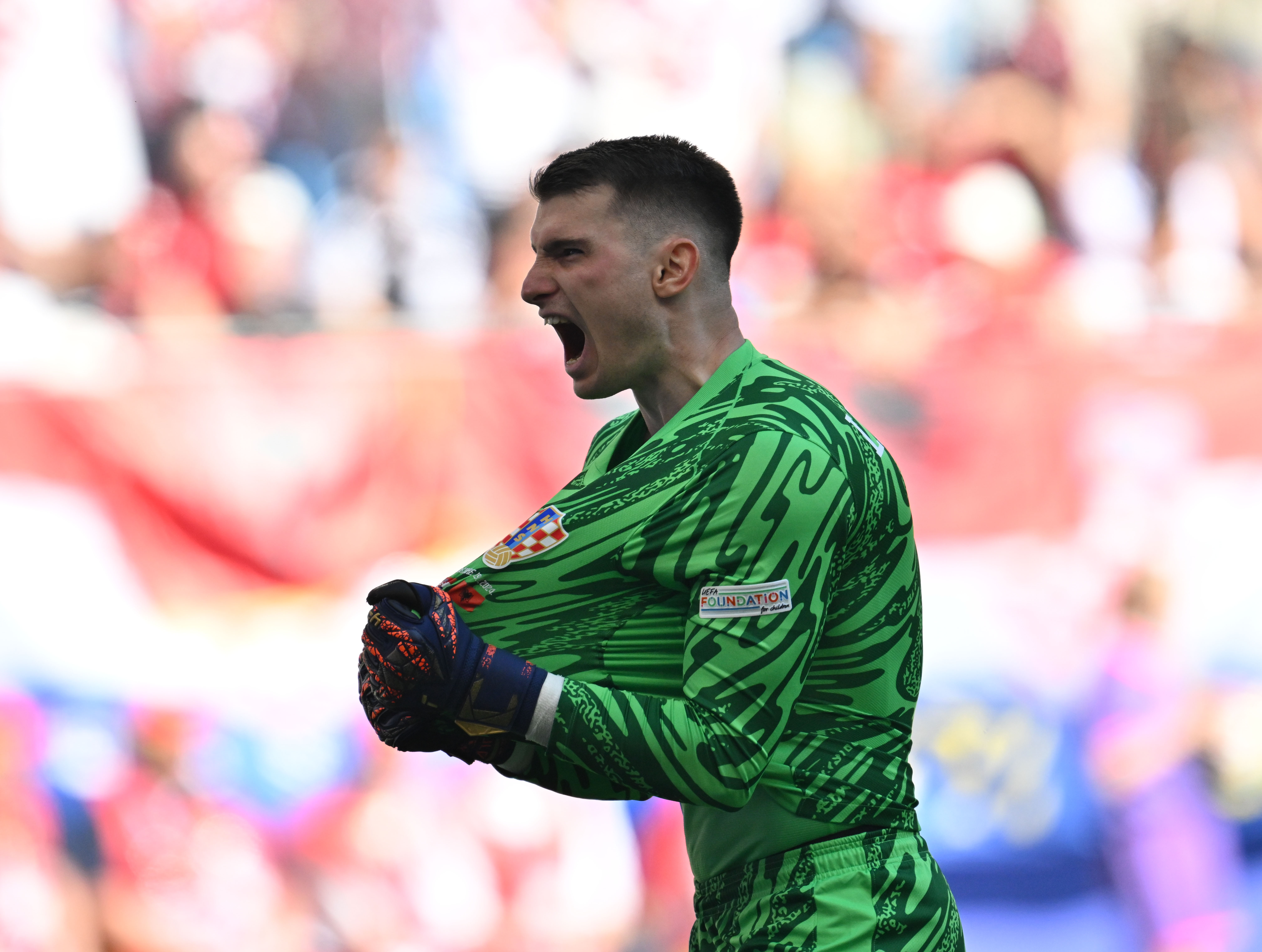 阿尔巴尼亚队表现抢眼,晋级八强 阿尔巴尼亚队表现抢眼,晋级八强