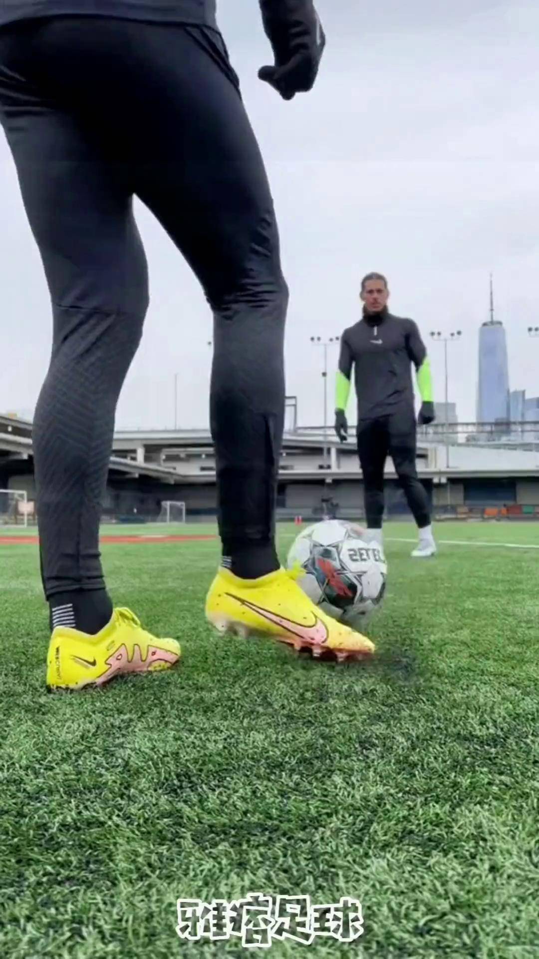 关于科隆球员举行慈善活动，传球技巧大比拼的信息