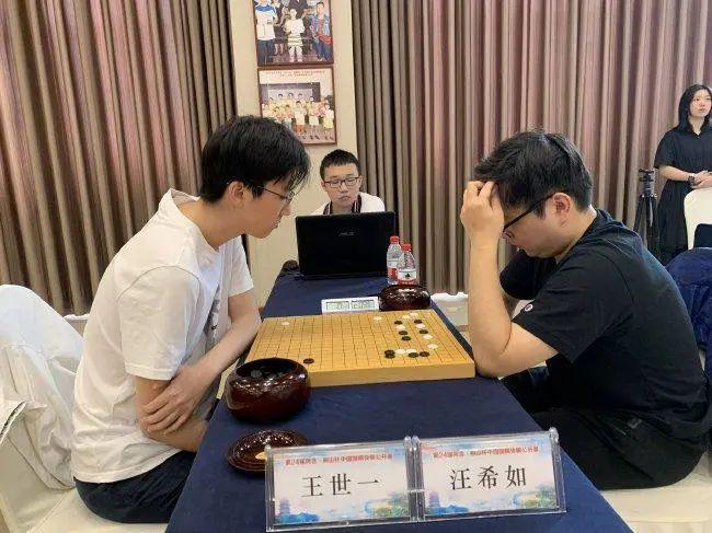 开云体育下载-比赛惊现黑马，挑战领先选手之路