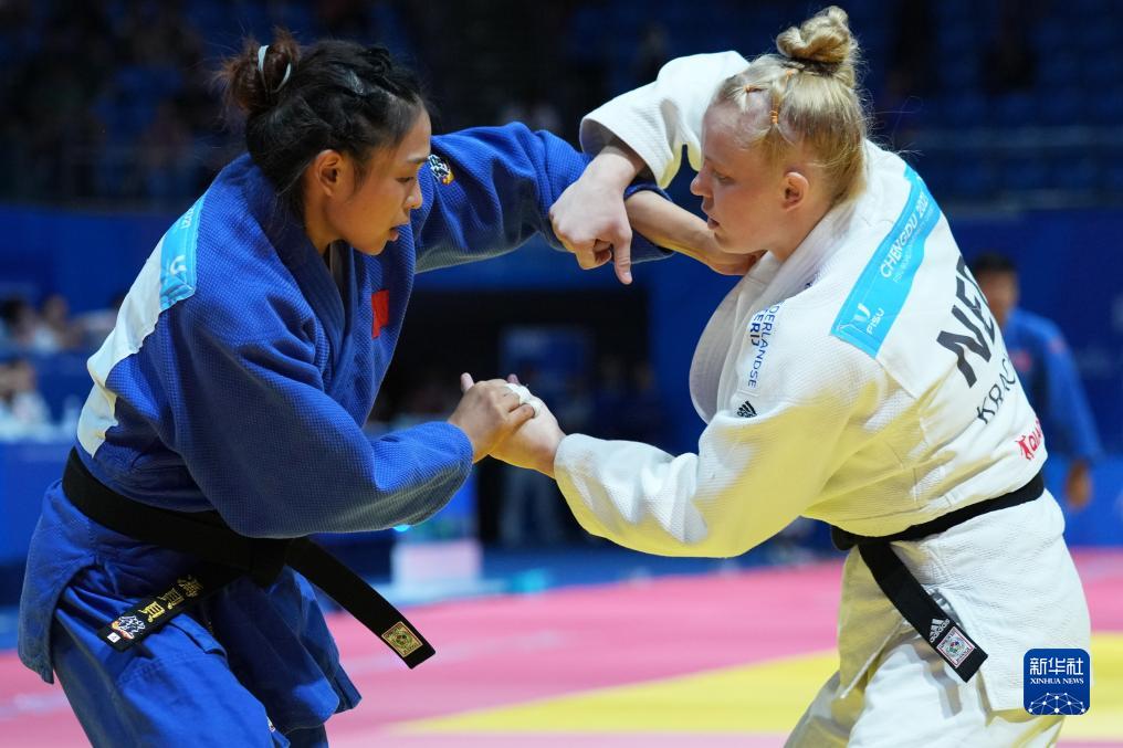 开云体育官方网站-女子柔道比赛惊险一幕，法国运动员夺冠