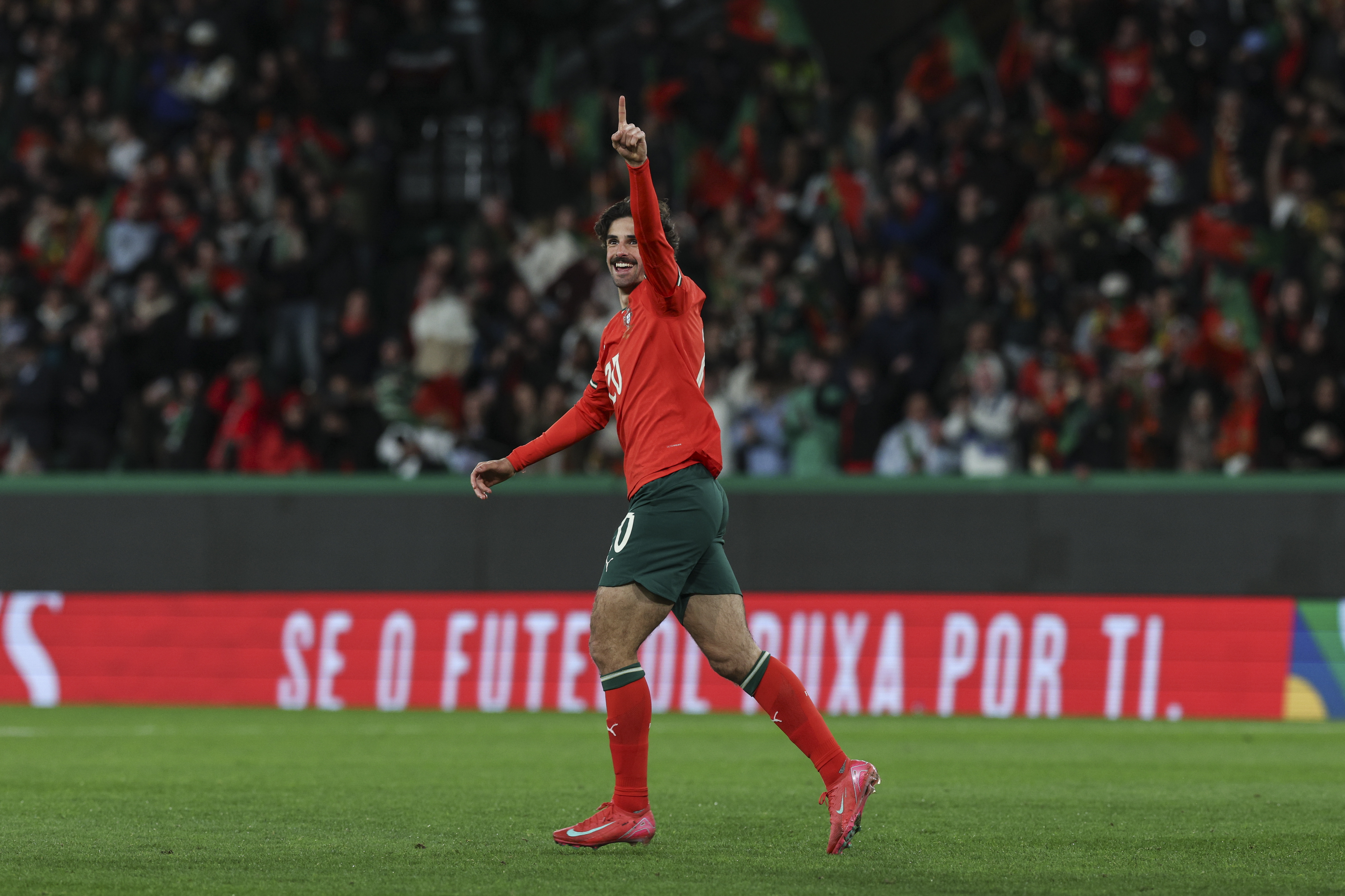 葡萄牙大胜卢森堡，仍稳居领先位置的简单介绍