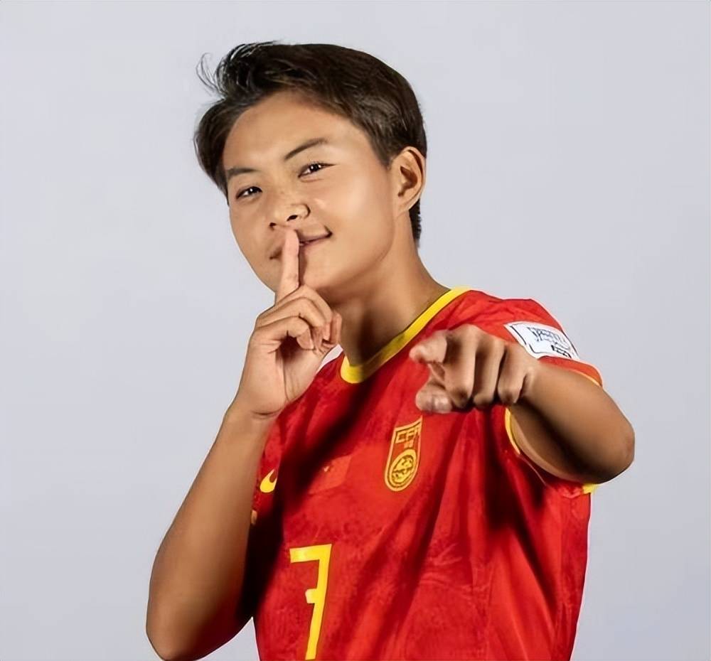 开云平台-女足球员们不畏强敌，向胜利发起冲击的简单介绍