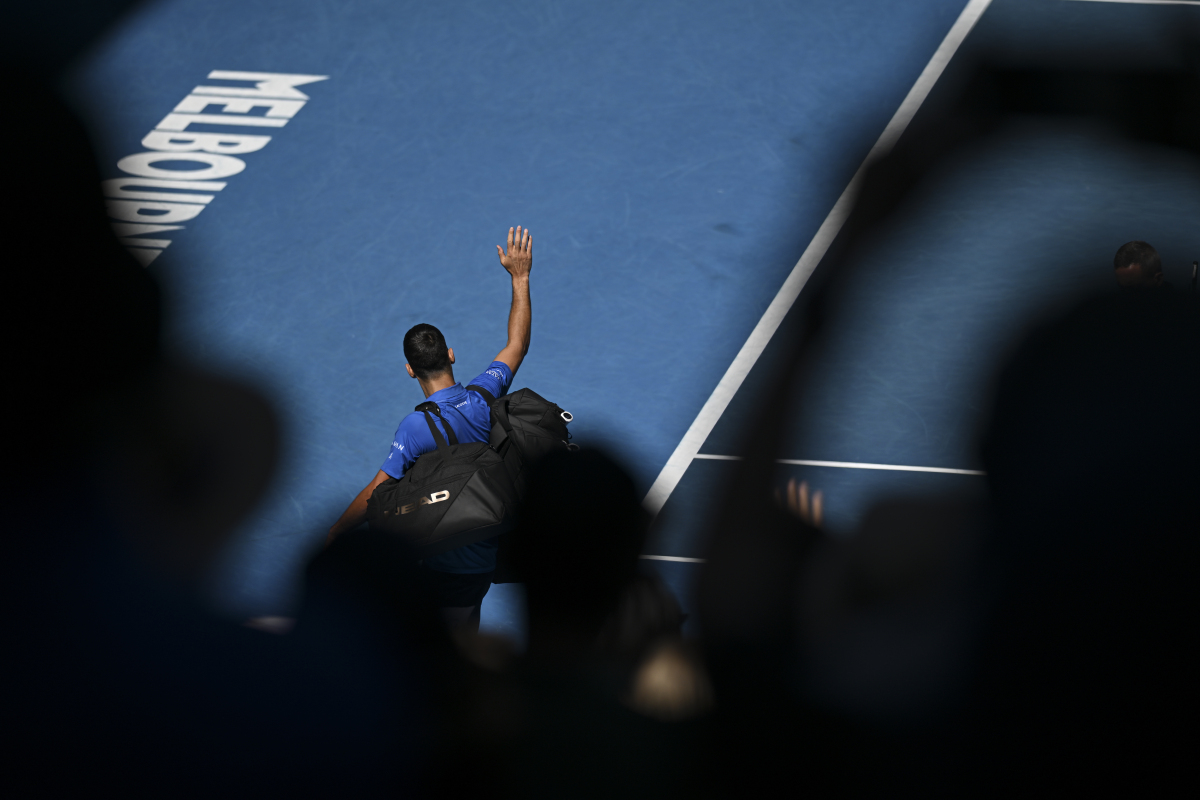 开云体育官方网站-等待绝杀！球场上的惊险时刻的简单介绍