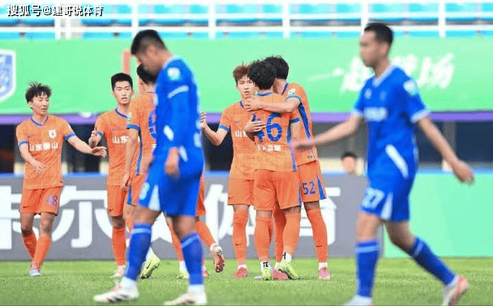 关于紧急应对，球队需在比赛中灵活调整战术应对对手的信息