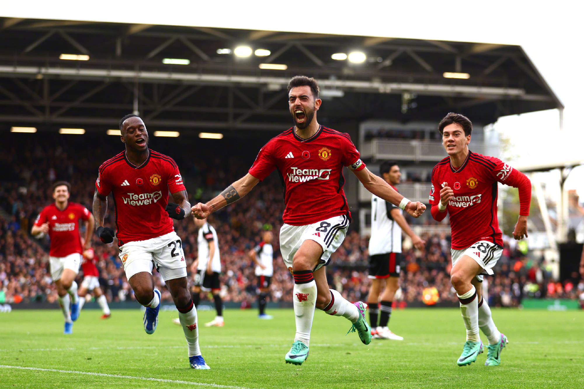 开云体育中国-包含曼联主场保持连胜，巩固排名，不断追赶领头羊的词条