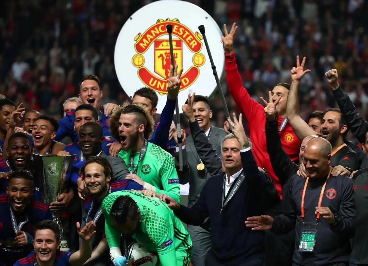 包含曼联主场保持连胜，巩固排名，不断追赶领头羊的词条