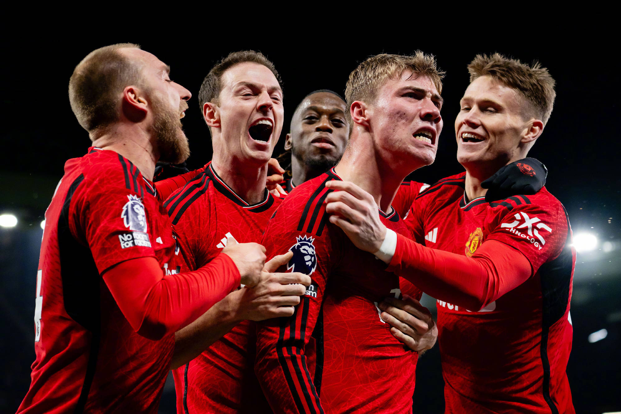 开云体育入口-曼联前锋梅开二度，助球队逆转胜利的简单介绍