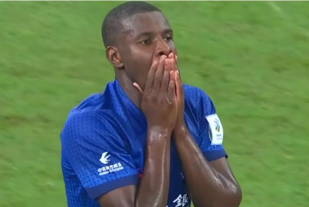 包含申花客场艰难取胜，暂时摆脱降级困境的词条