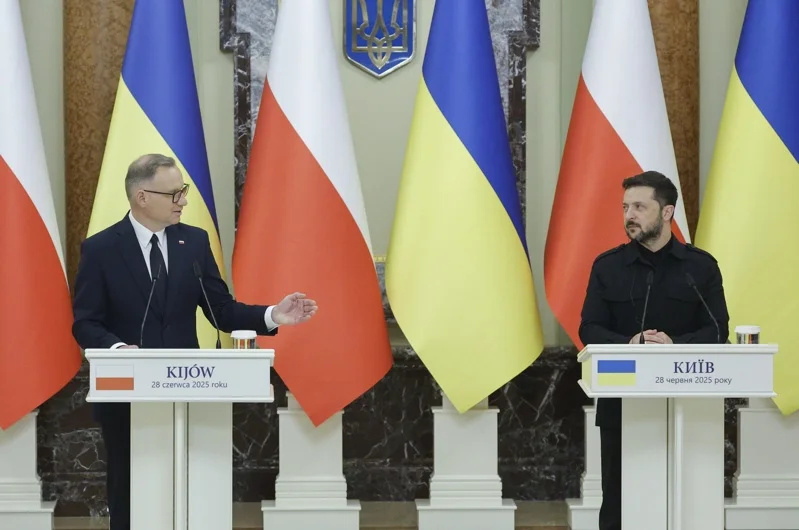 波兰比乌克兰战平,顺利跻身欧锦赛四强,球迷欢呼的简单介绍 波兰比乌克兰战平,顺利跻身欧锦赛四强,球迷欢呼的简单介绍