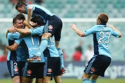 澳大利亚球队凭借团队合作赢得胜利，一举晋级