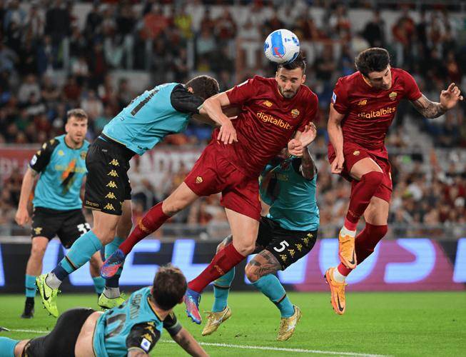 比利亚雷亚尔主场大胜，联赛排名上升的简单介绍