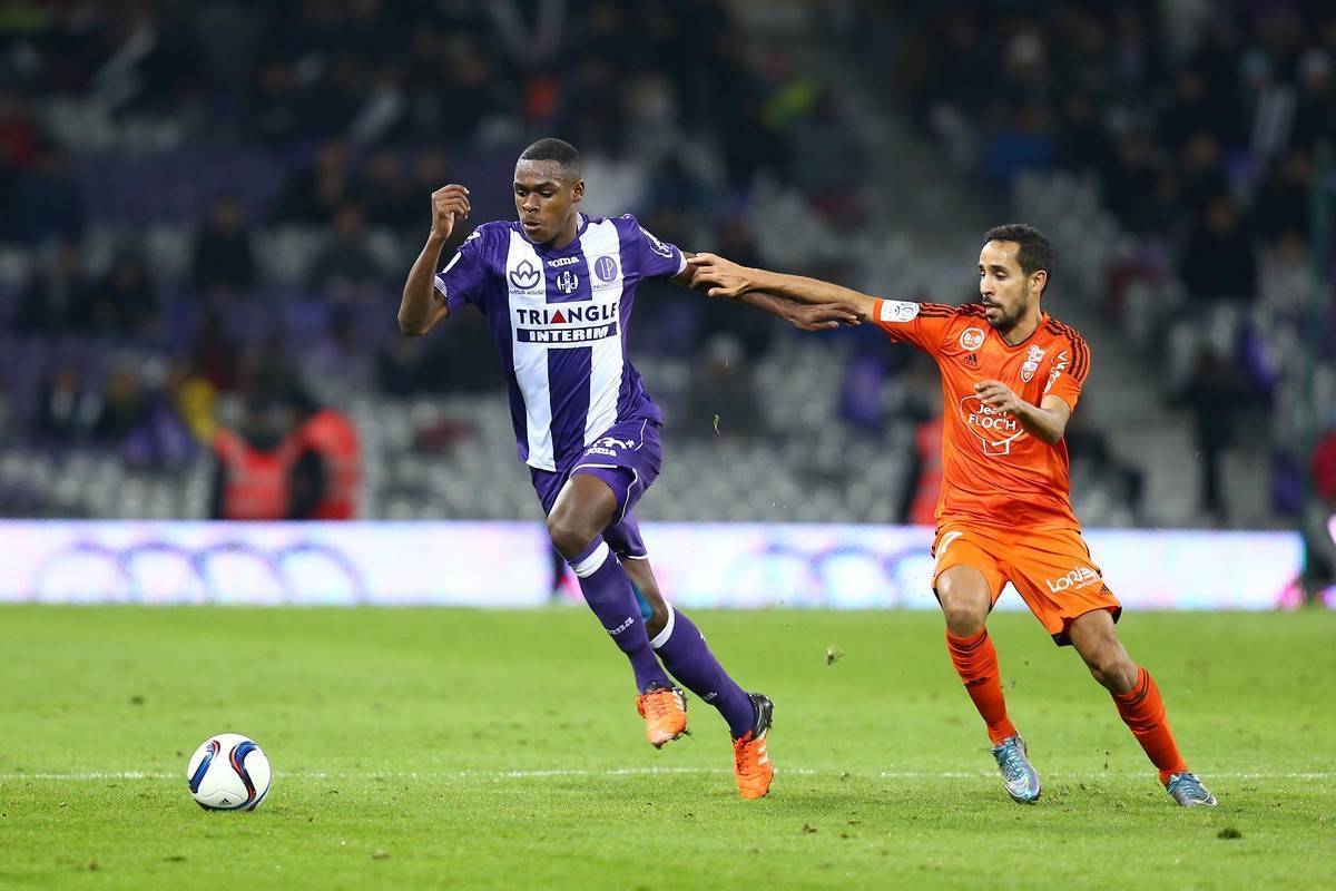 包含兰斯迎战斯特拉斯堡：战术调整或影响结果的词条