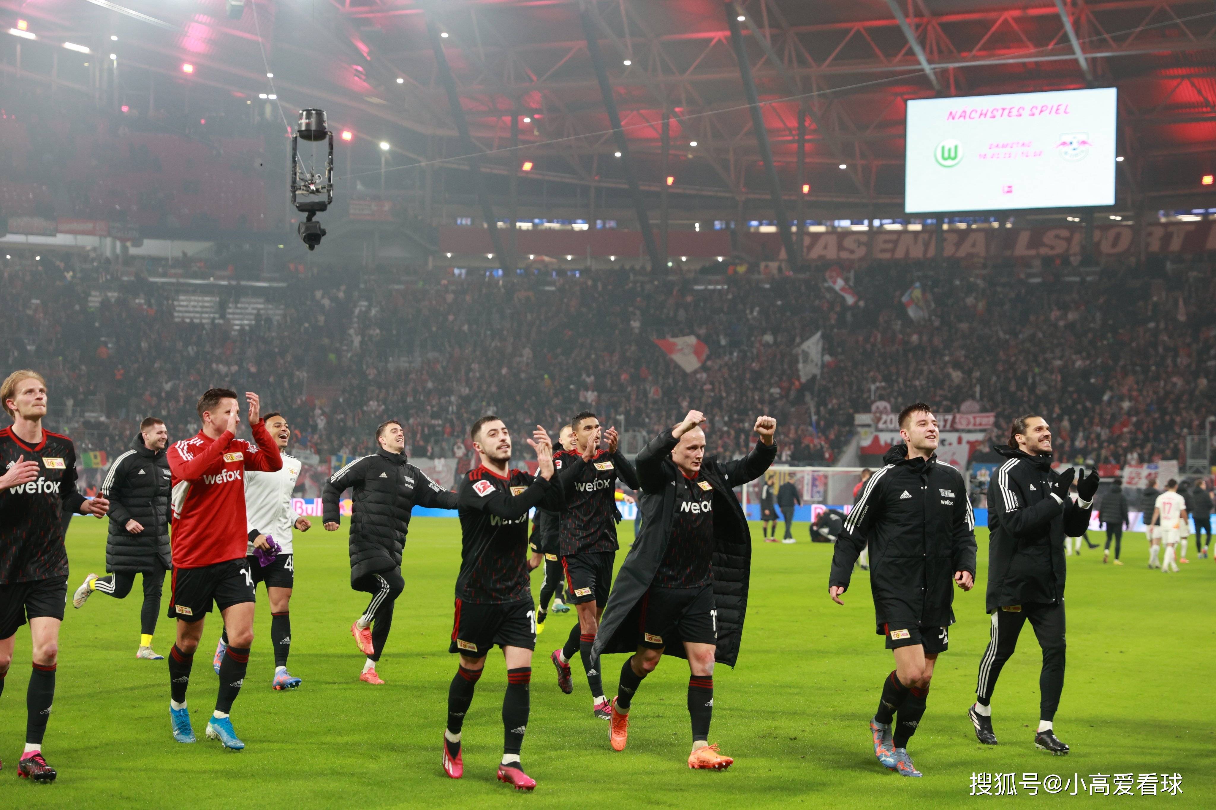 开云体育入口-沙尔克04全面获胜，积分登顶