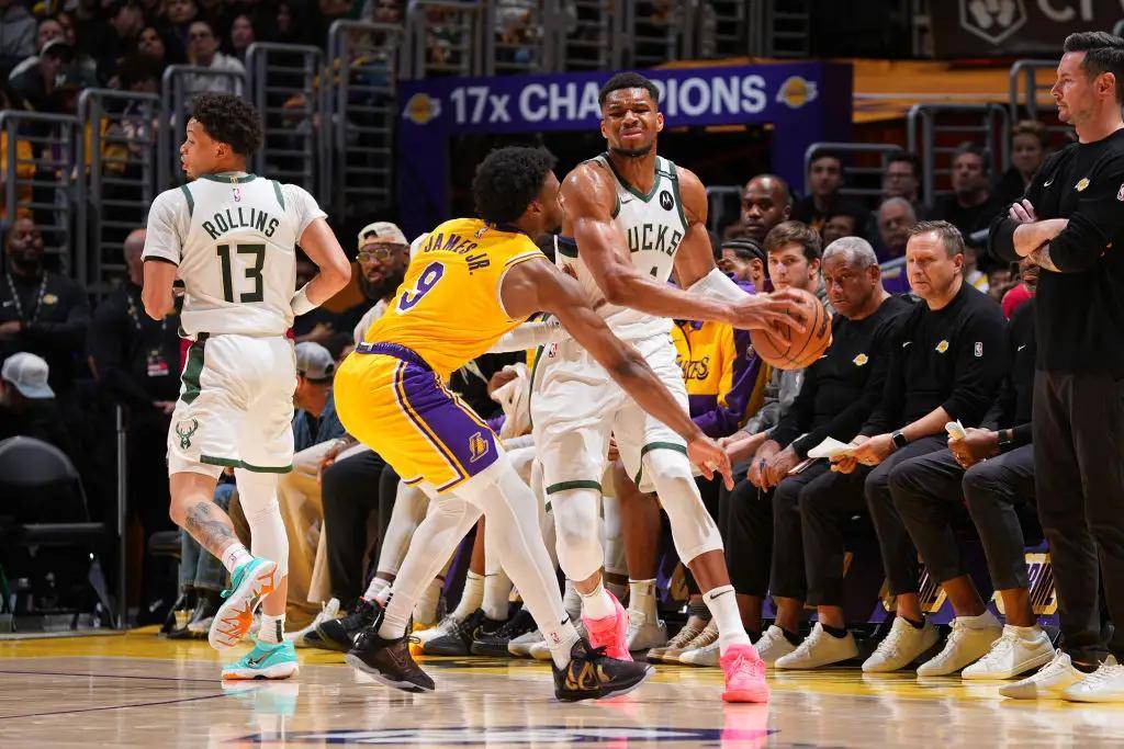 开云体育平台APP-步行者客场力克黄蜂，主场取得胜利