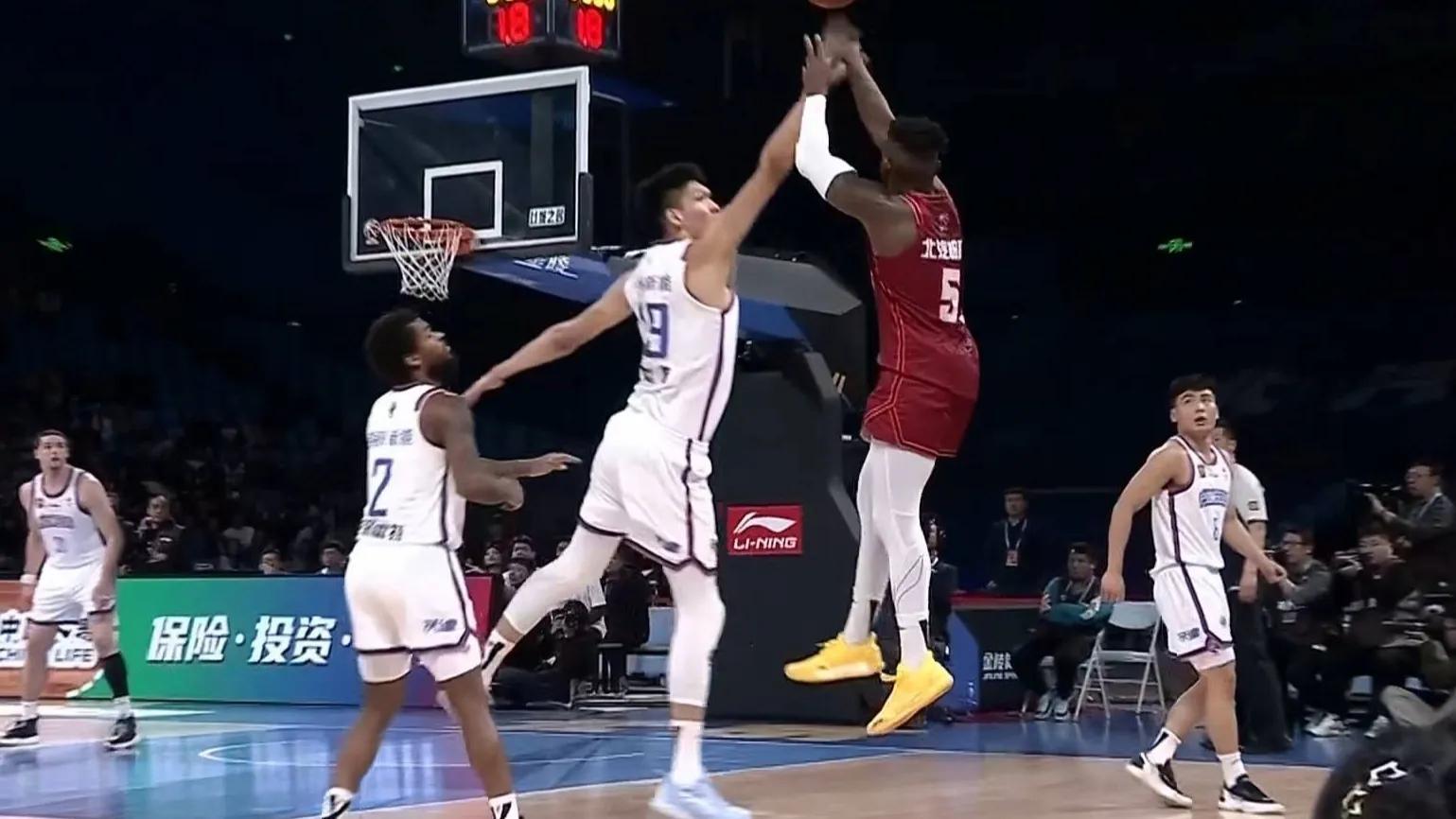 黑龙江男篮险胜江苏，成为黑马