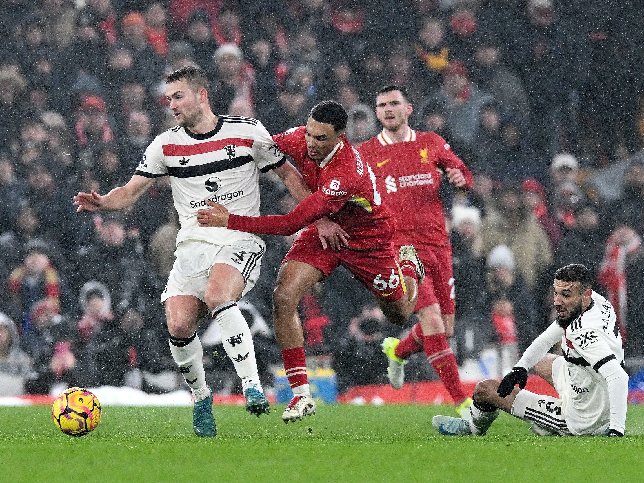 关于贝尔格莱德主场逼平对手，保持不败纪录的信息