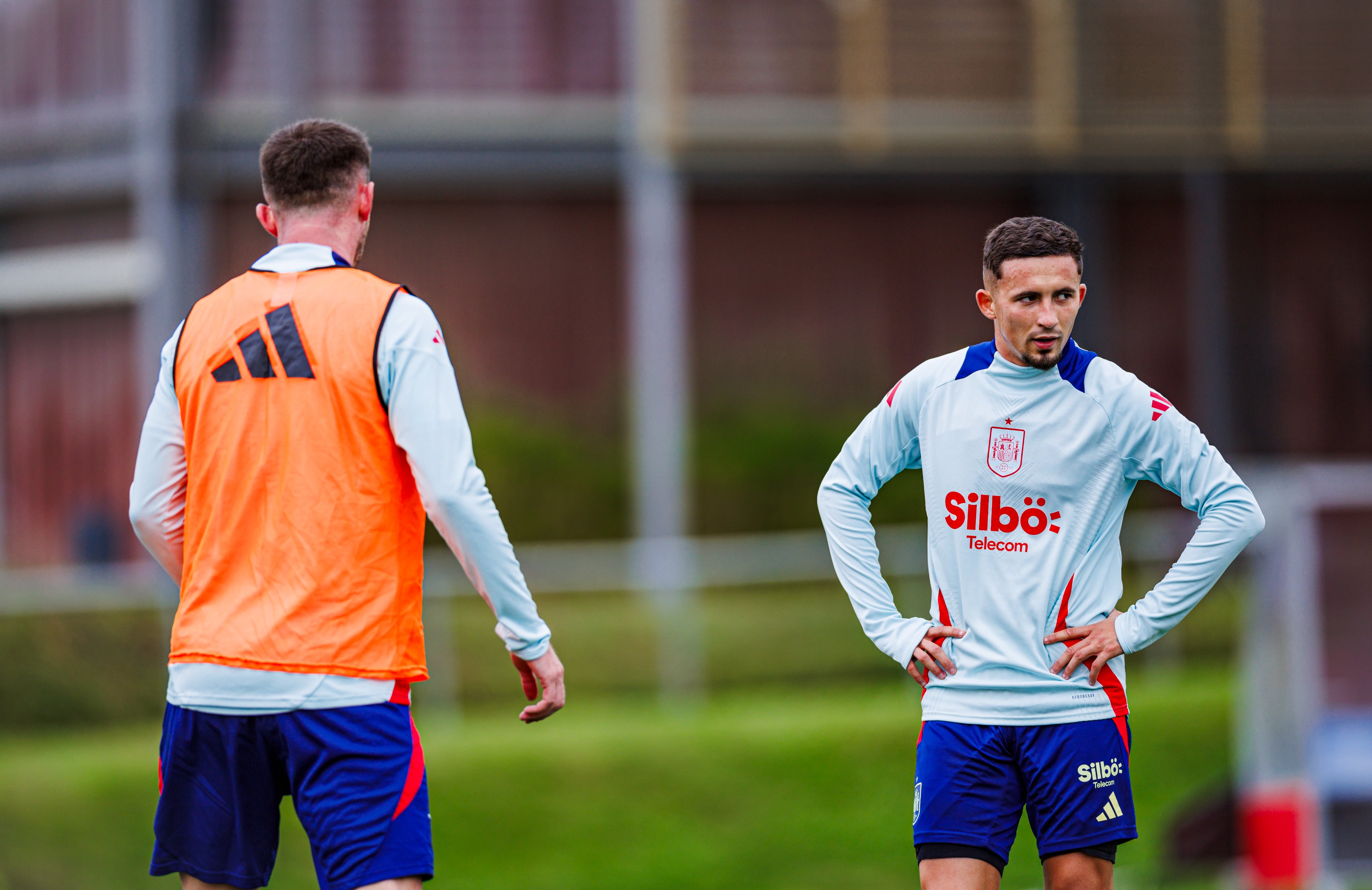 西班牙大破塞尔维亚：轻松晋级十六强