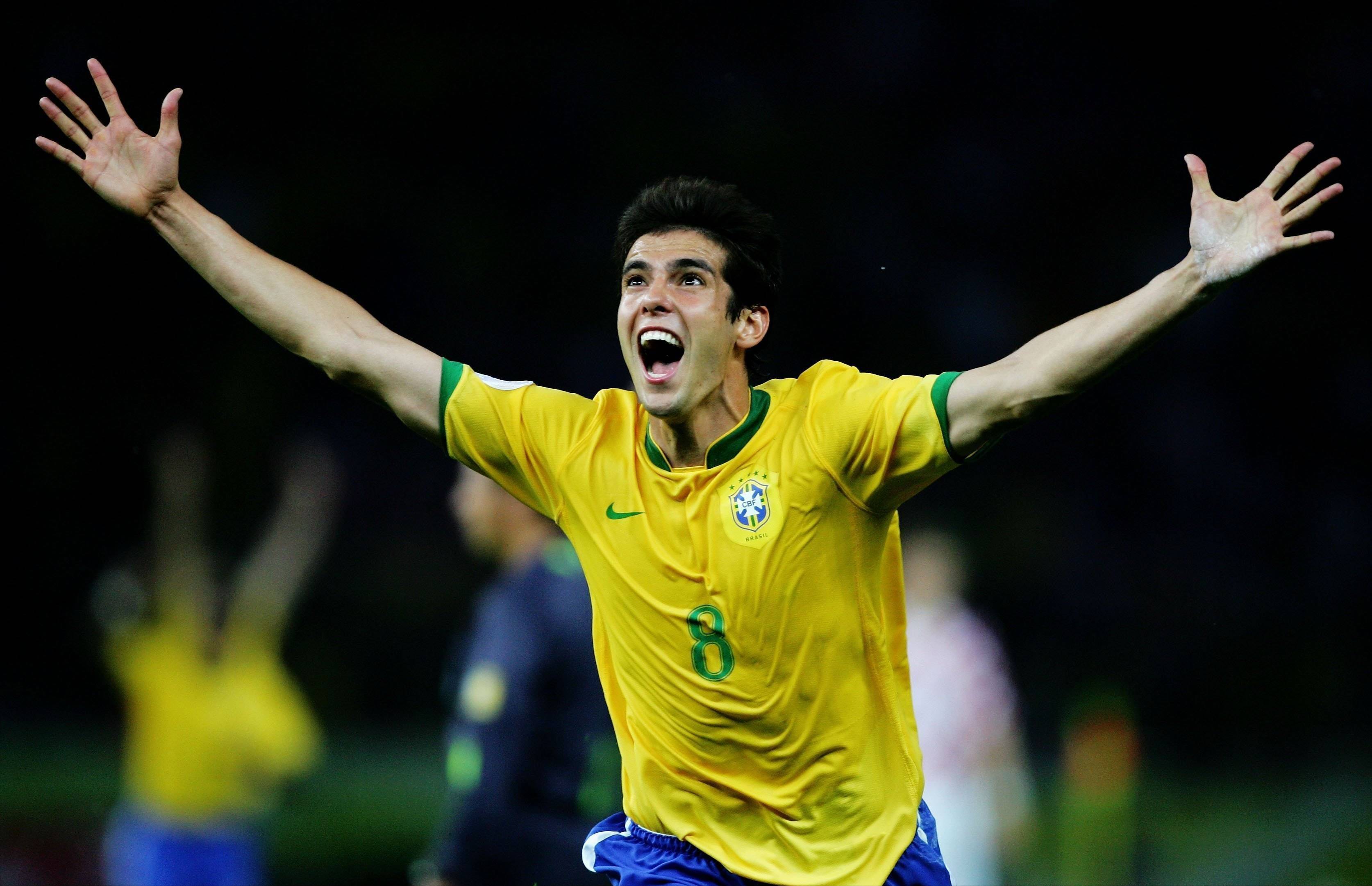 开云体育在线-包含欧预赛比赛赛场上，球员技压群雄的词条