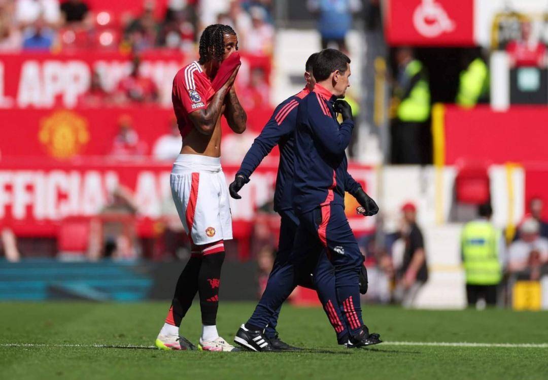 开云体育官网-中场核心受伤令球迷揪心，球队或受影响的简单介绍