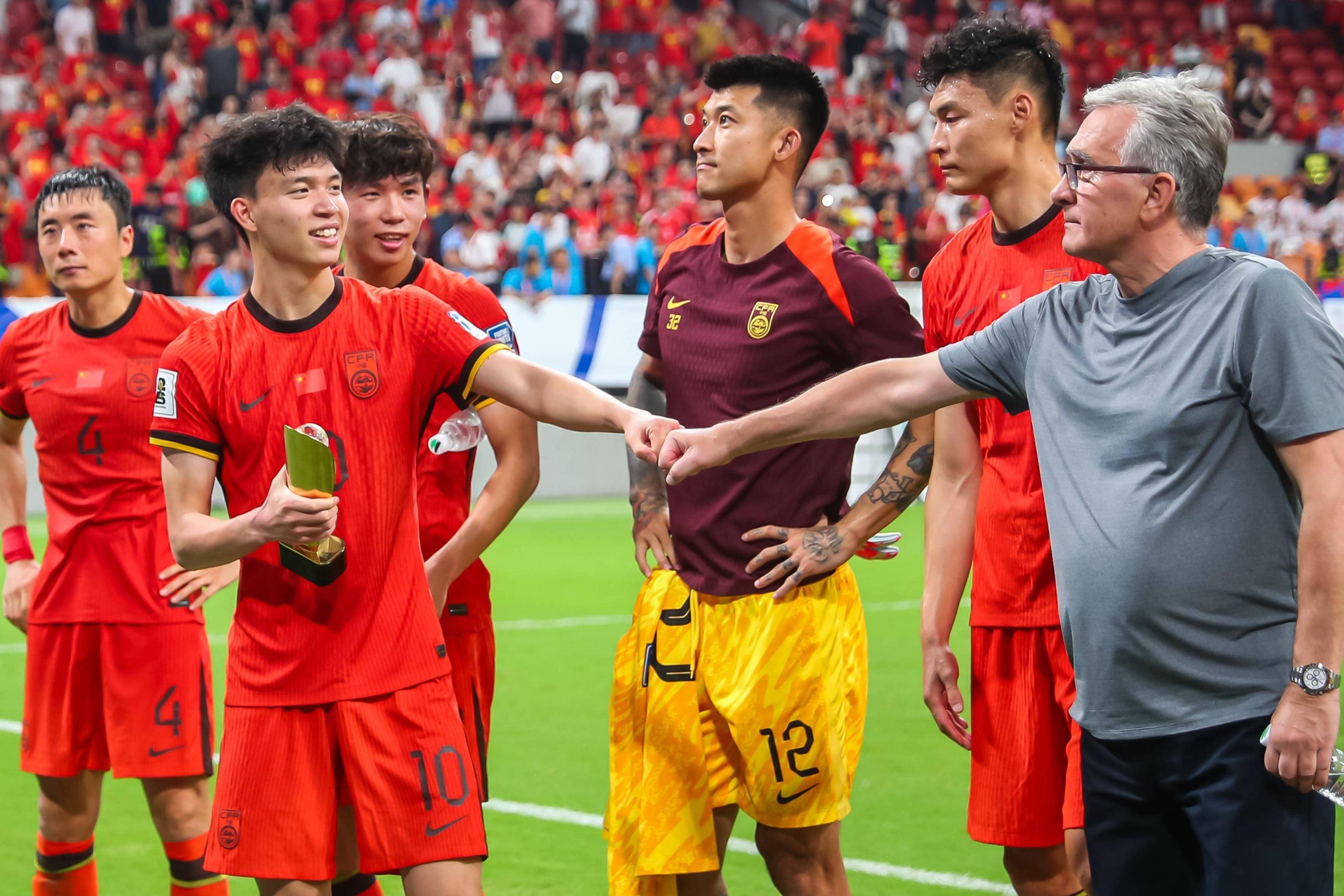 开云体育在线-东亚球队逆袭成功，晋级下一轮比赛的简单介绍