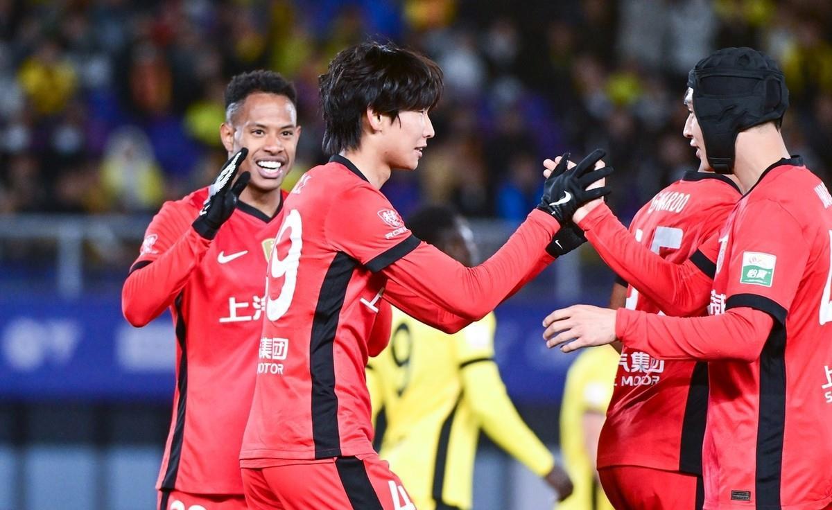 开云体育-精彩对决中球员尽展全力