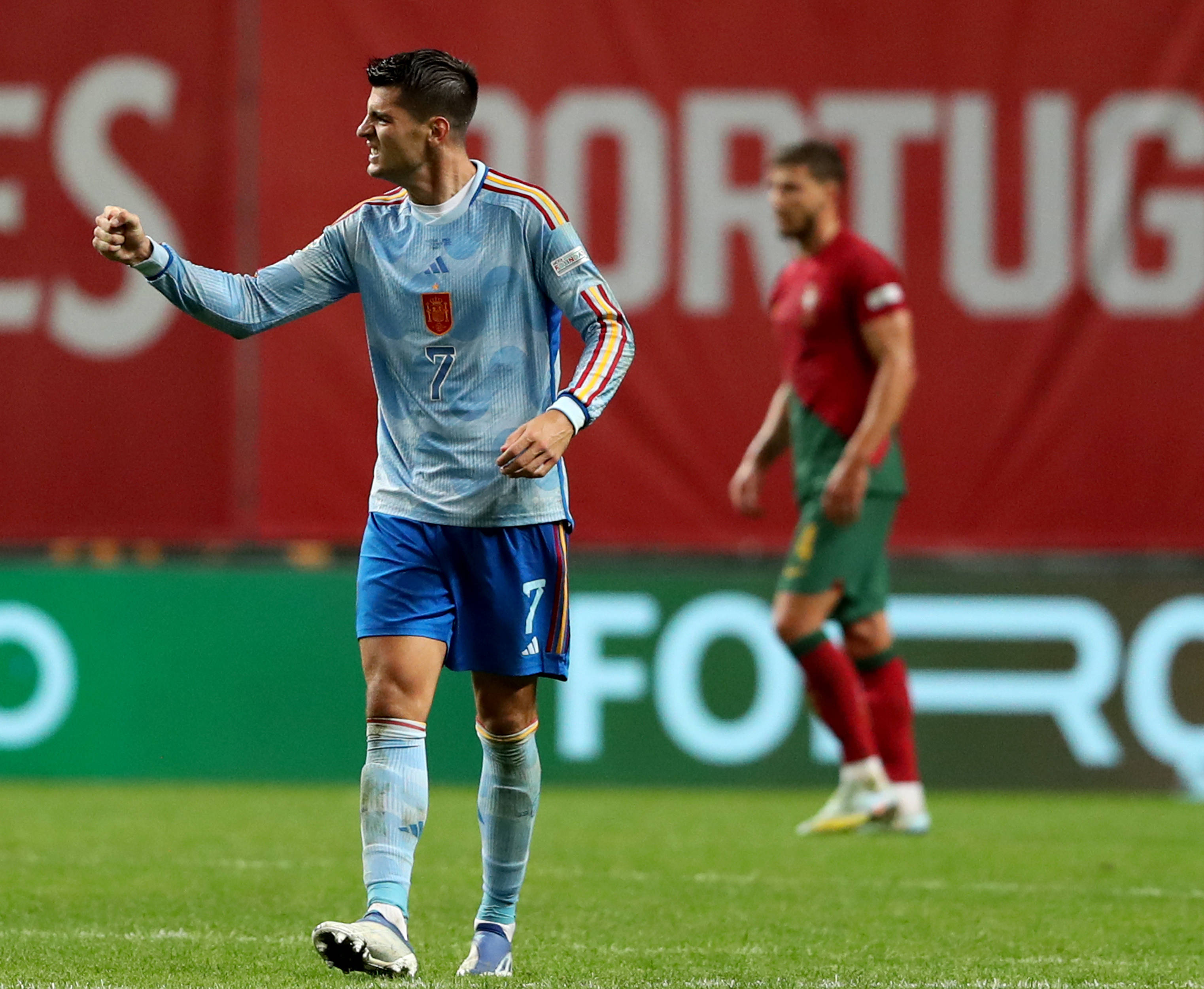 沙尔克客场告捷，成功晋级四强