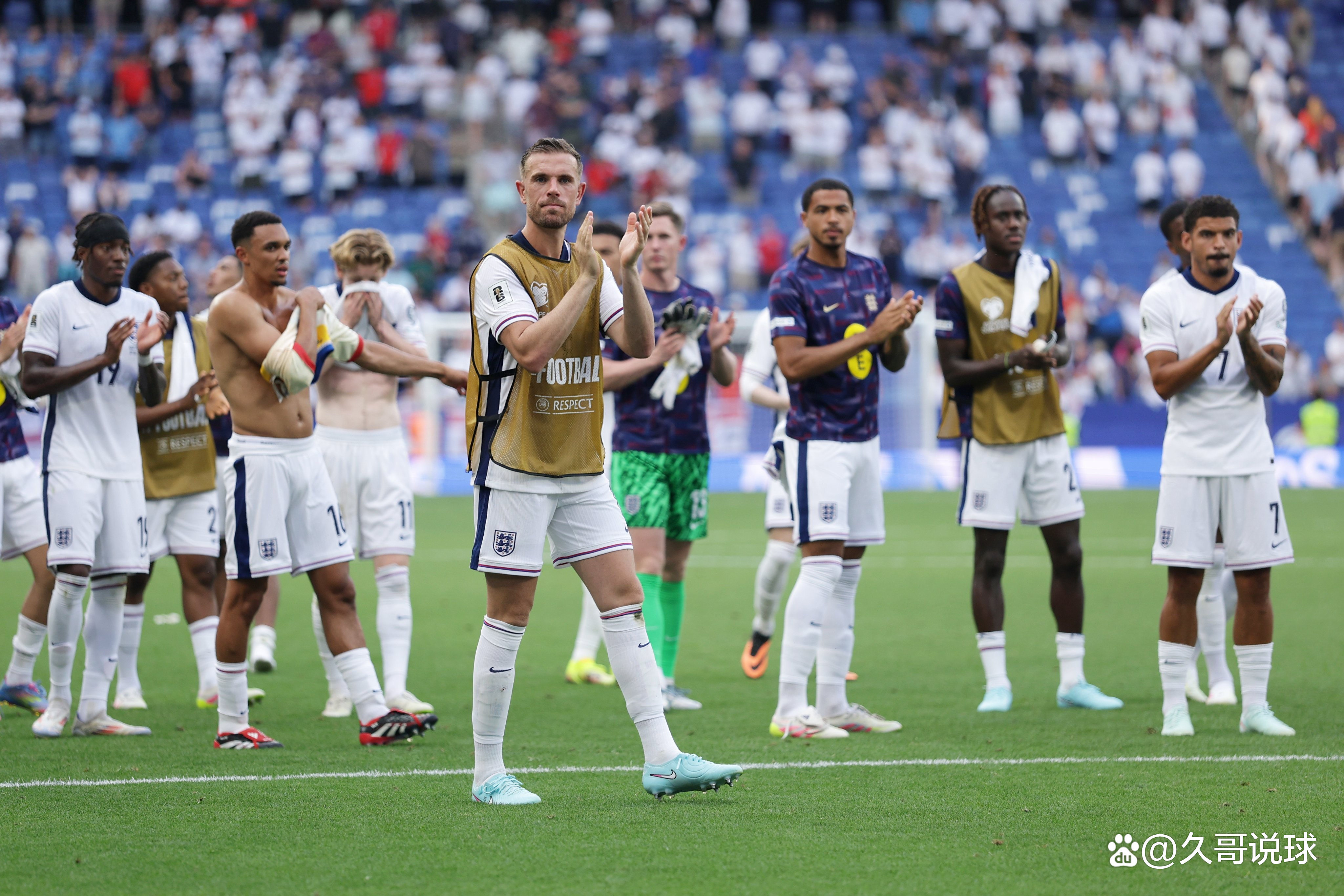 英格兰球队凭借凯恩的进球晋级下一轮比赛