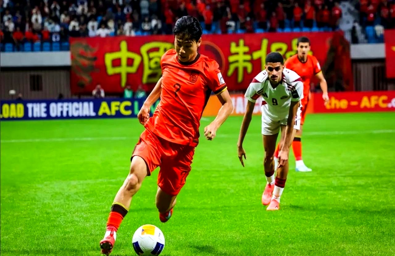 华人球员表现出色,帮助球队取胜 华人球员表现出色,帮助球队取胜