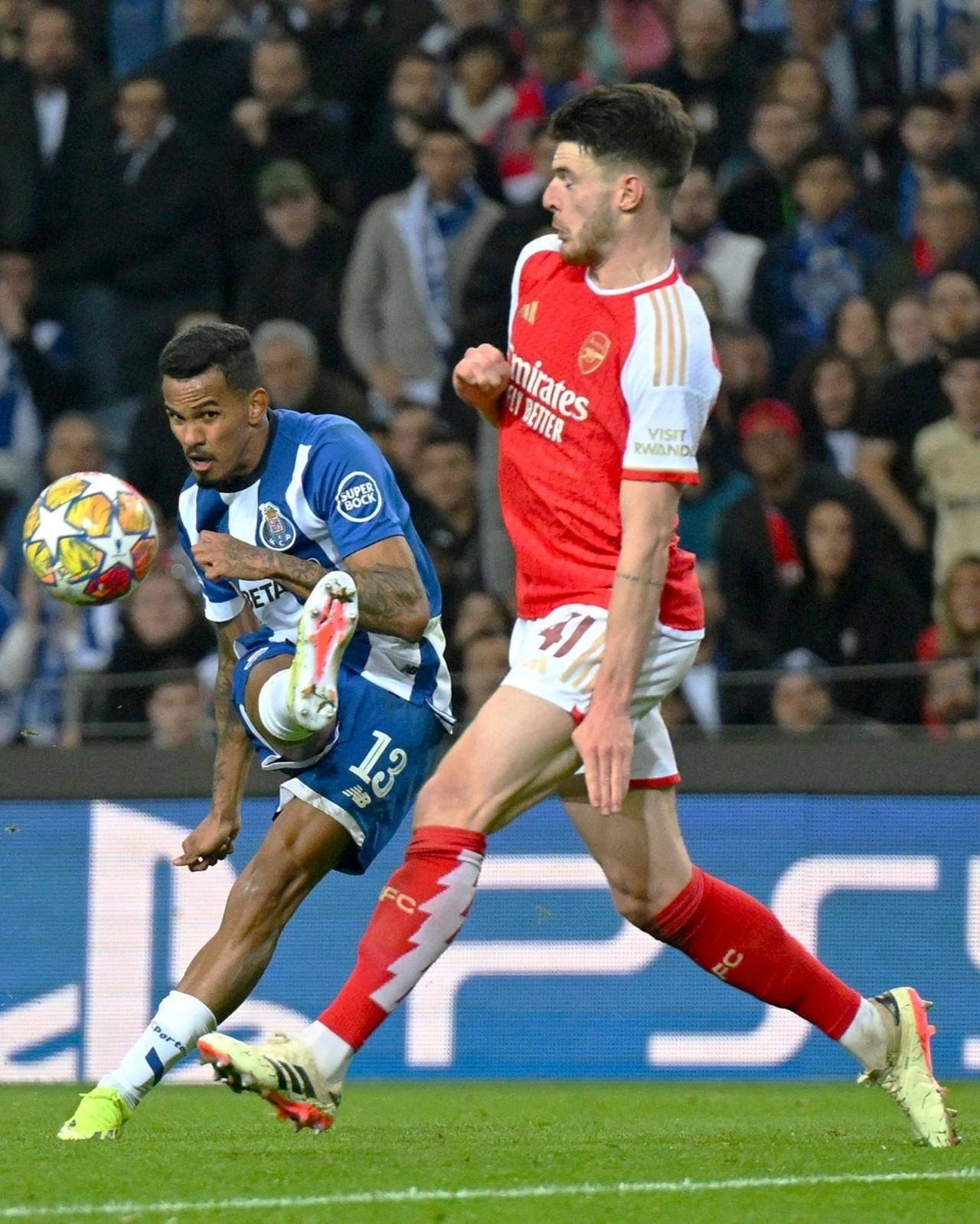 包含阿森纳门将神勇发挥，帮助球队守住胜果的词条