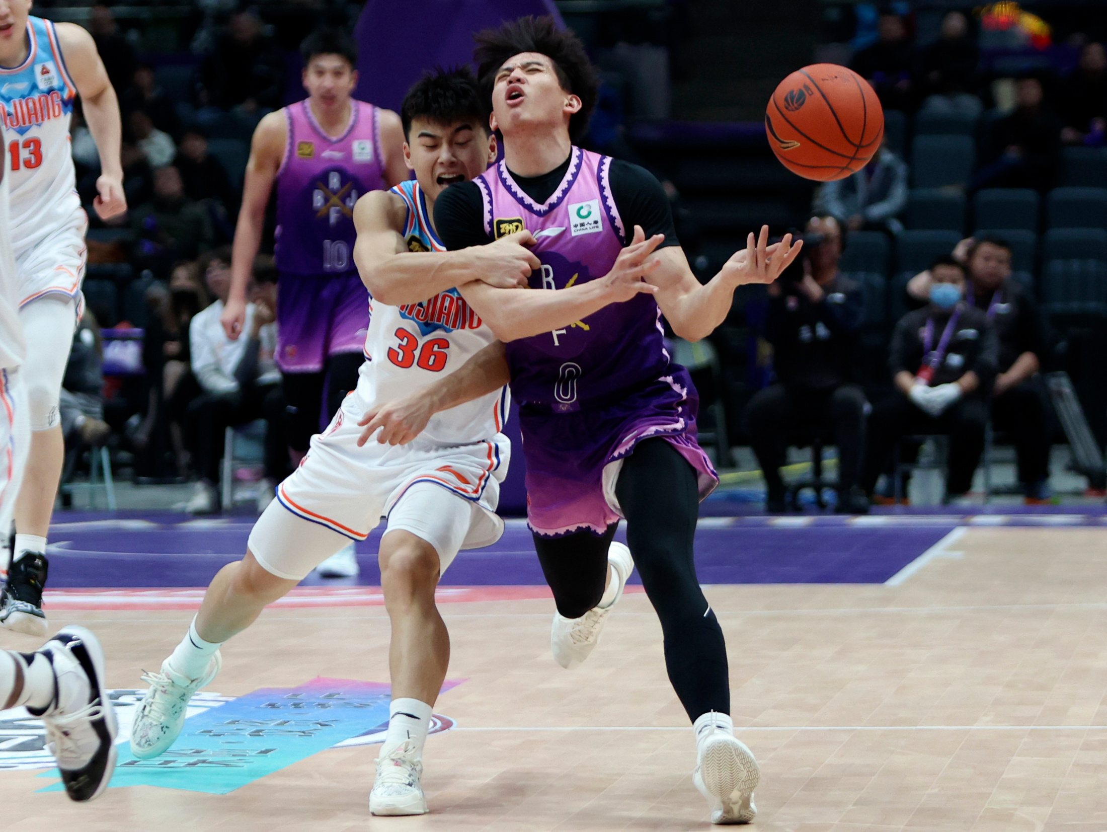 包含山东男篮硬战胜北京北控，豪取五连胜的词条