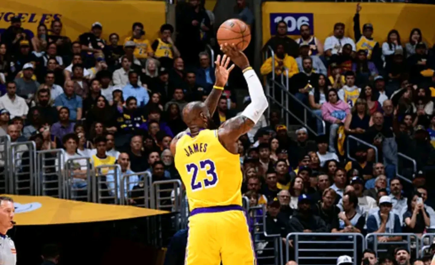 伦敦举行排球比赛，湖人表现悬殊